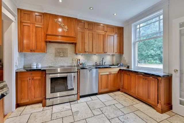 92 Winona Dr, Toronto 3
