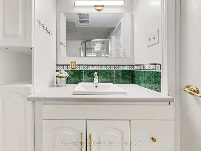 1 Lesgay Cres, Toronto 5