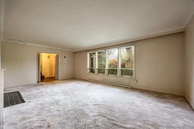 2 Colvestone Rd, Toronto 4