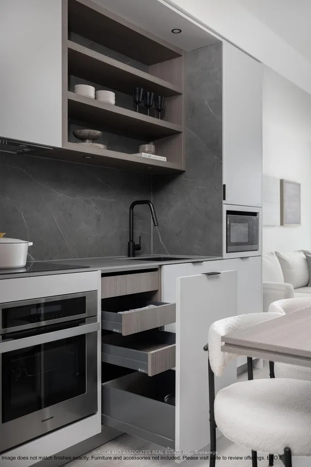 55 Charles St #4202, Toronto 4