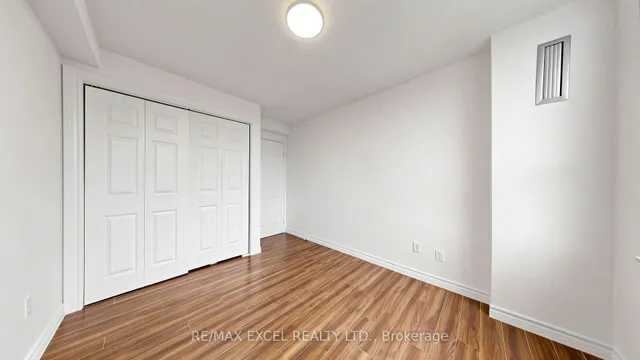 10 Edgecliff Gfwy #1808, Toronto 3