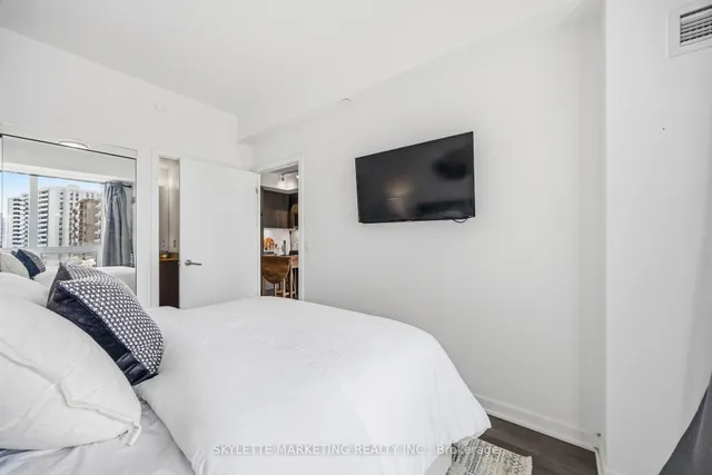 38 Forest Manor Rd #414, Toronto 2