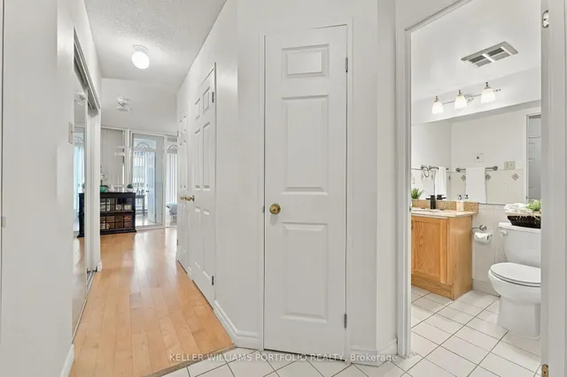 55 Centre Ave #2304, Toronto 3