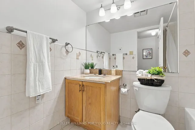 55 Centre Ave #2304, Toronto 4