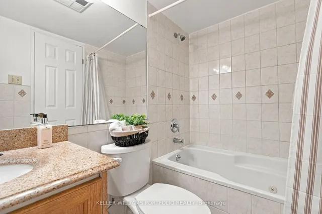 55 Centre Ave #2304, Toronto 5
