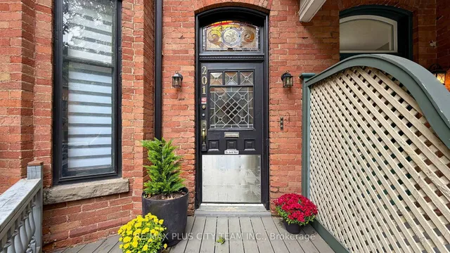201 Seaton St, Toronto 3