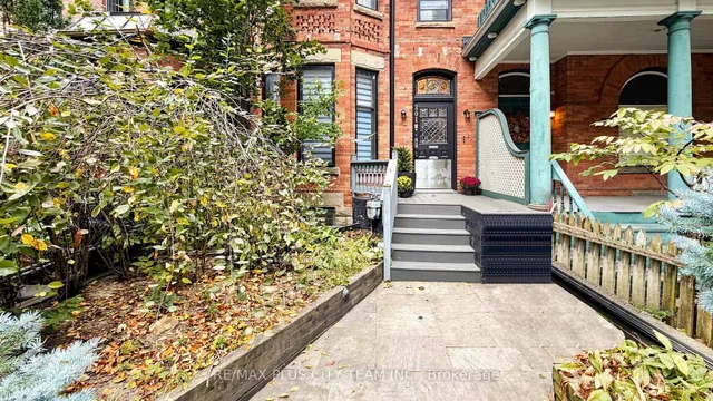 201 Seaton St, Toronto 2