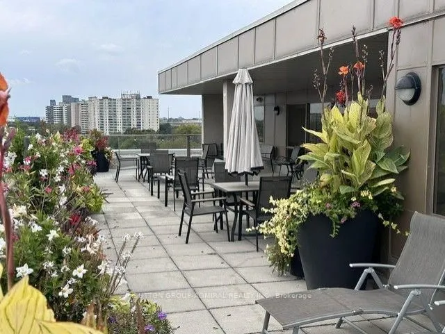 2 Neptune Dr #809, Toronto 4