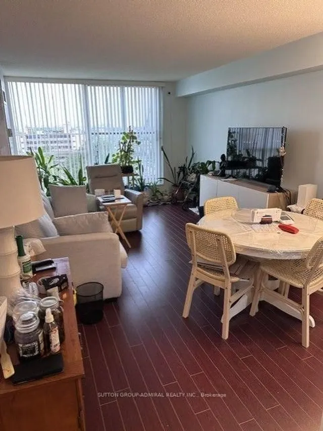 2 Neptune Dr #809, Toronto 3