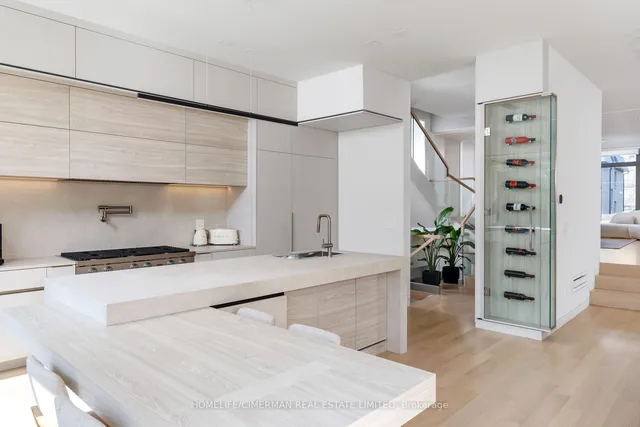 21 Farrell Ave, Toronto 3