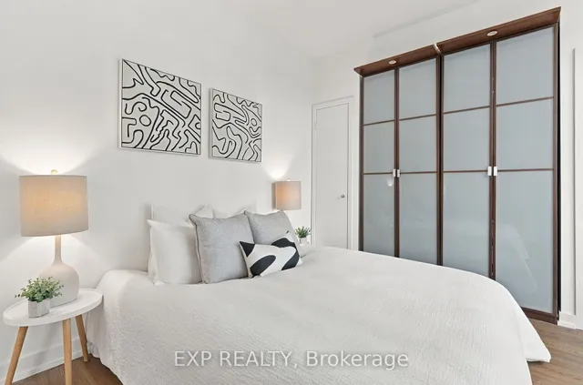 9 Spadina Ave #301, Toronto 4
