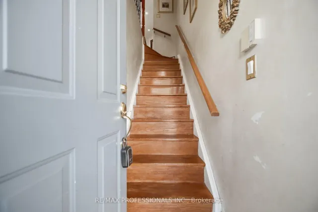 228 St George St #10, Toronto 2