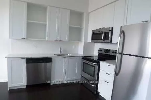 35 Hayden St #2601, Toronto 4