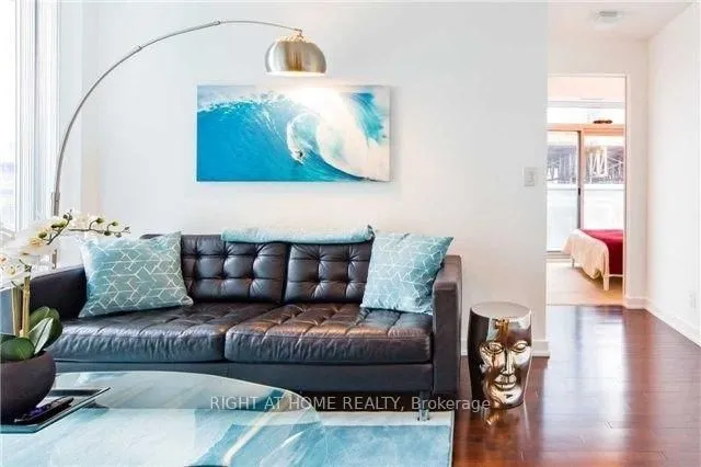 14 York St #708, Toronto 4