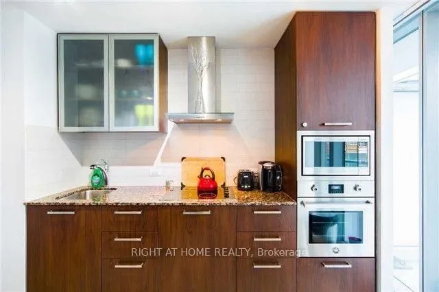 14 York St #708, Toronto 5