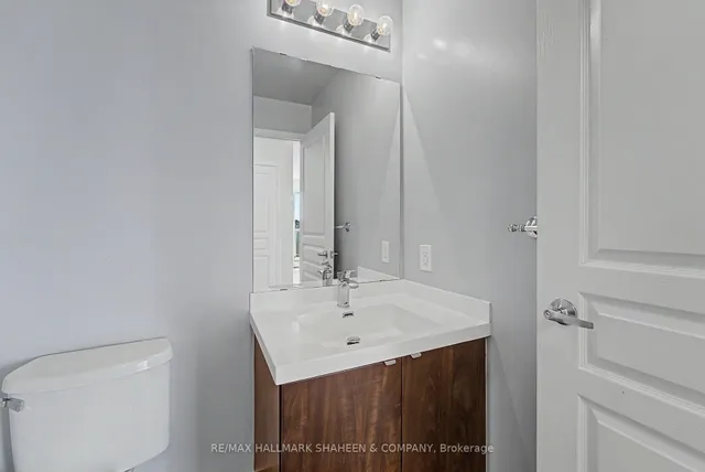352 Front St #1815, Toronto 4