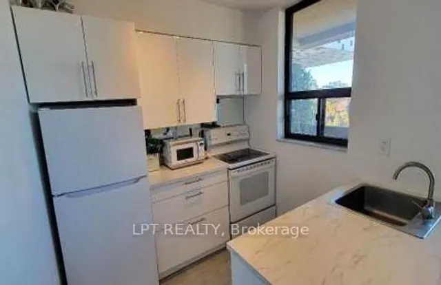 105 Mccaul St #701, Toronto 3