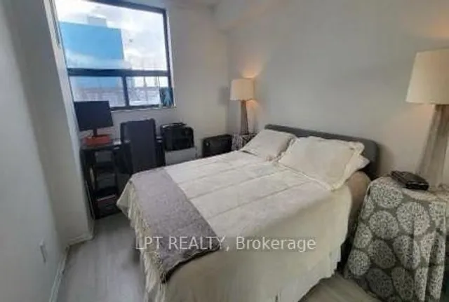 105 Mccaul St #701, Toronto 5