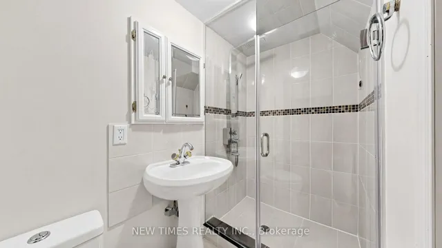 4 Ashstead Pl, Toronto 5