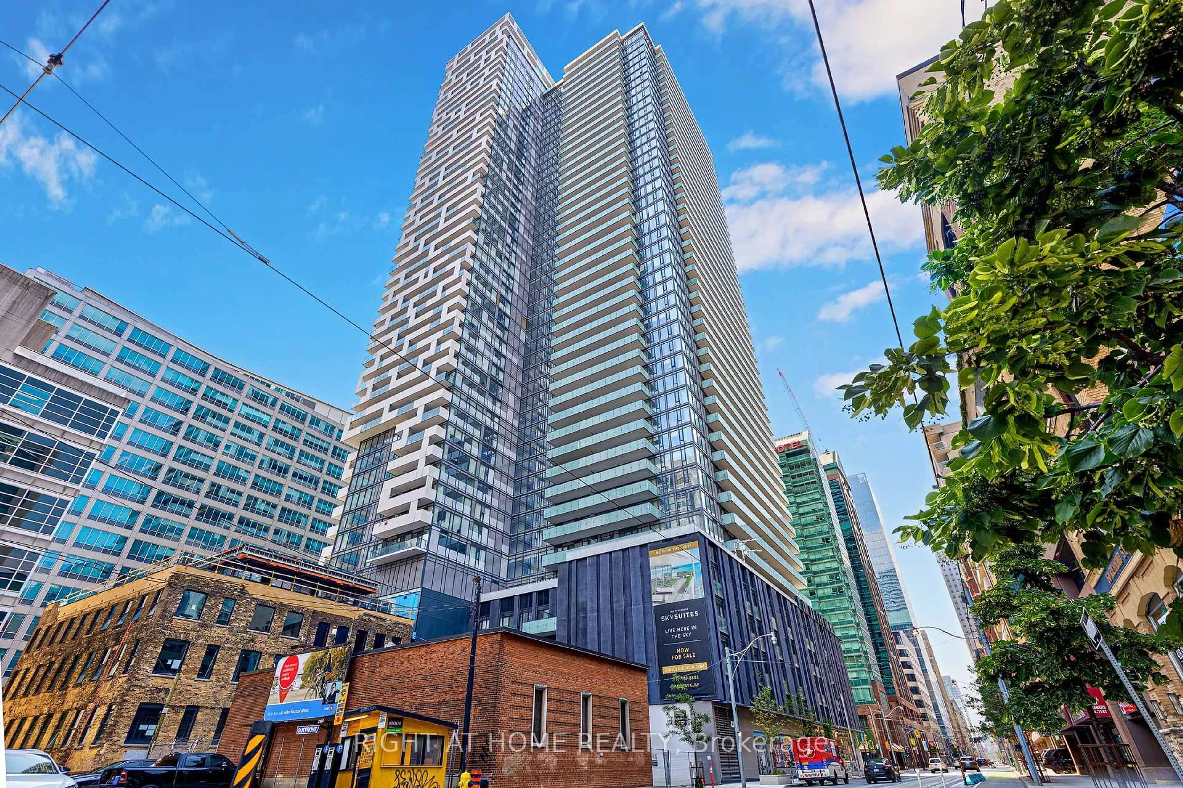 trreb/IMG-C13853078_6138b31d-98d4-48f2-bf12-8cba5aeed73d-l.jpg