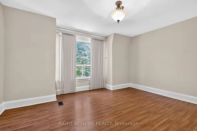 431 Lansdowne Ave, Toronto 5