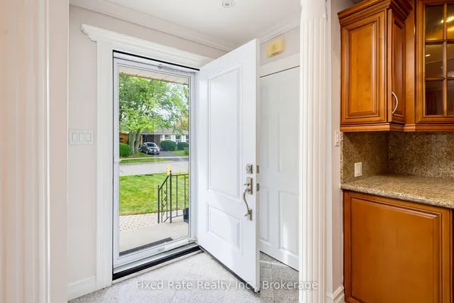 45 Waddington Cres, Toronto 4