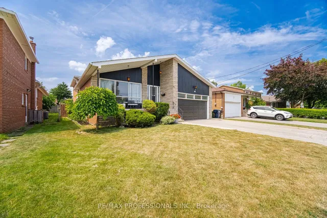 90 Peckham Ave, Toronto 2