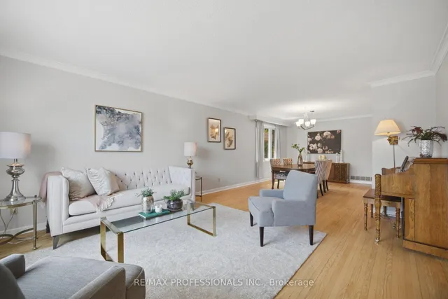 90 Peckham Ave, Toronto 4