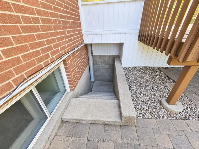 39 Sumner Heights Dr, Toronto 5