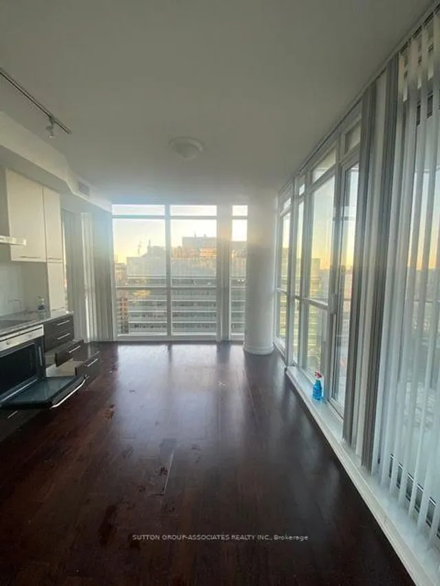 770 Bay St #2411, Toronto 2