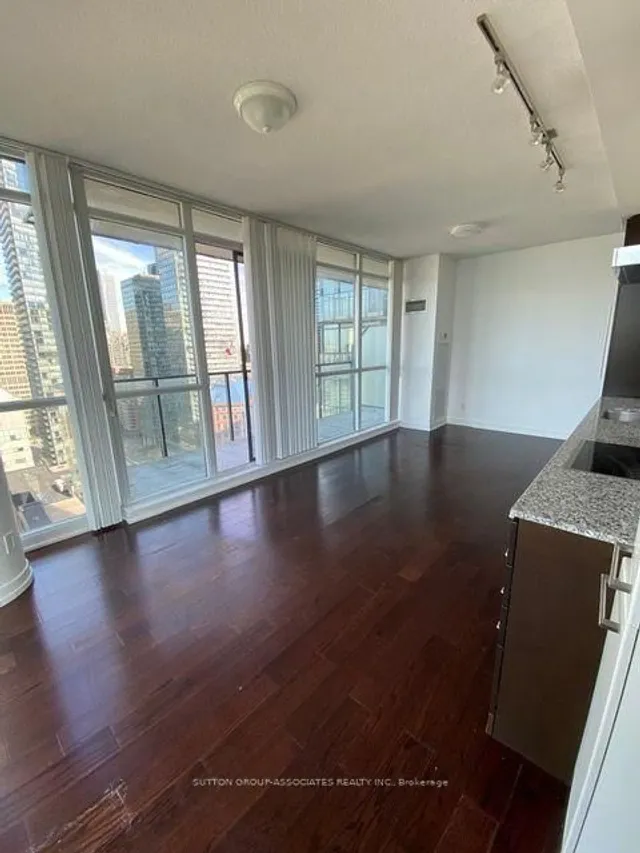 770 Bay St #2411, Toronto 3