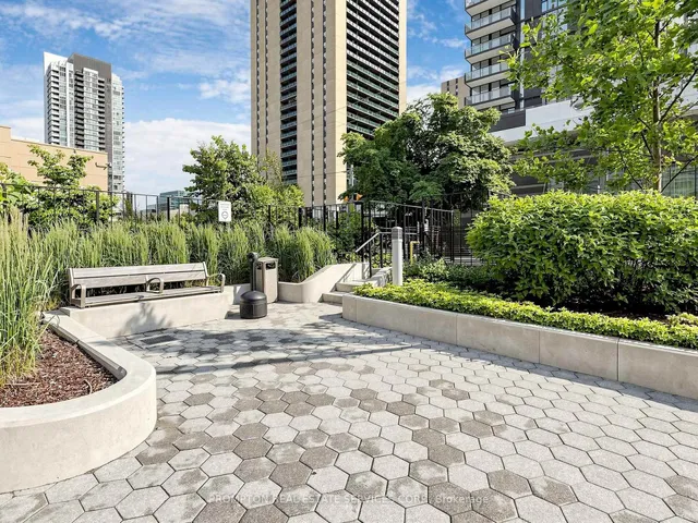 30 Greenfield Ave #1211, Toronto 5