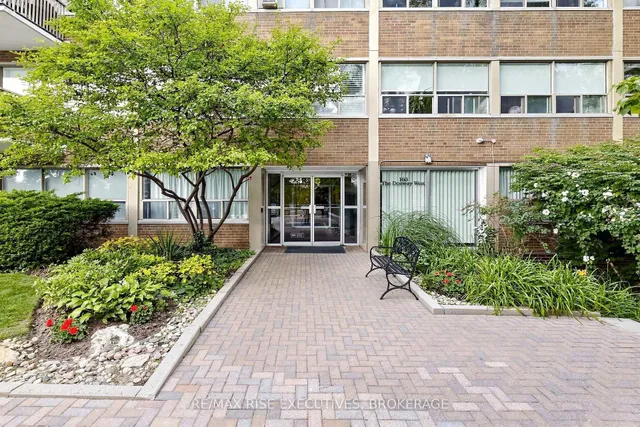 160 The Donway #304, Toronto 5