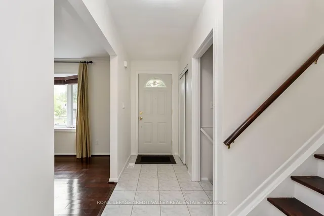 62 Summerside Cres, Toronto 4