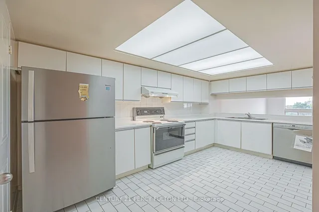 5 Kenneth Ave #907, Toronto 5