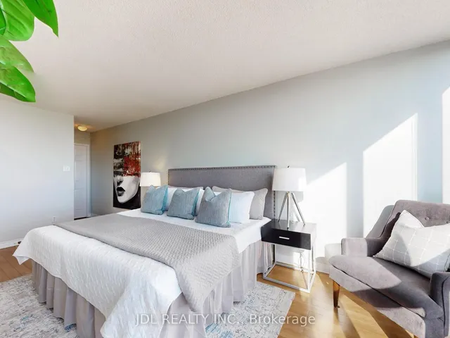 260 Doris Ave #906, Toronto 3
