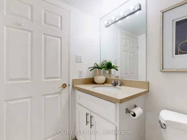 260 Doris Ave #906, Toronto 4