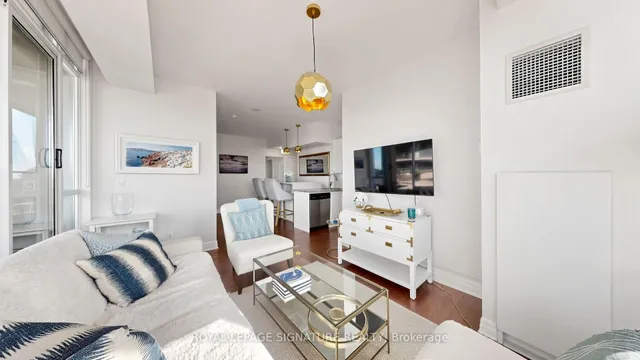 500 St Clair Ave #402, Toronto 3