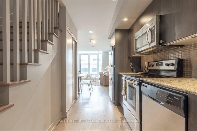 775 King St #221, Toronto 4