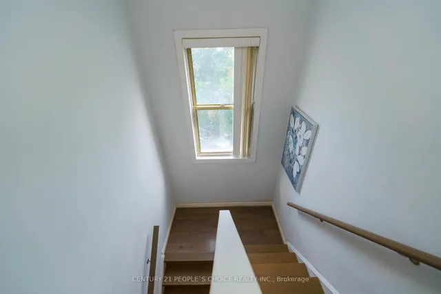 172 Hollyberry Tr, Toronto 3