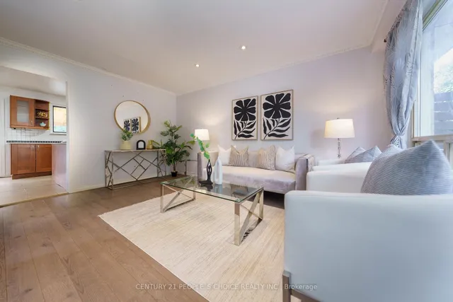 172 Hollyberry Tr, Toronto 4