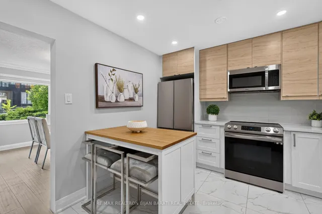 42 Franklin Ave, Toronto 4