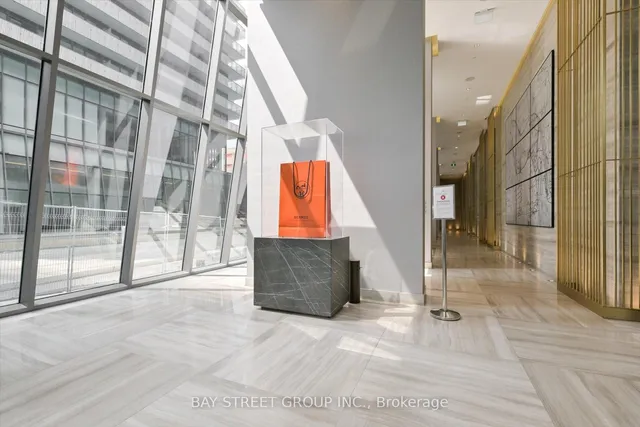 50 Charles St #LPH4706, Toronto 5