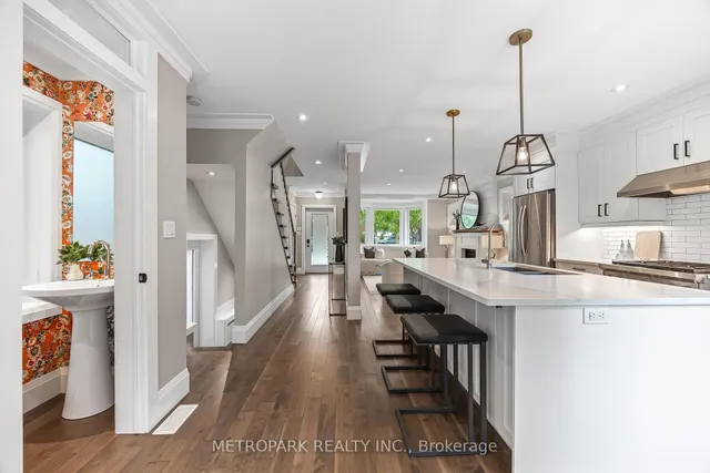 29 Kappele Ave, Toronto 3