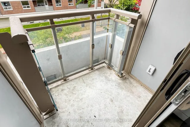 1 Cardiff Rd #308, Toronto 5
