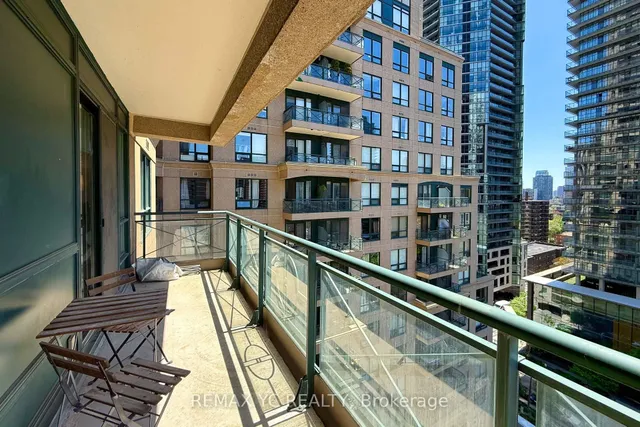 35 Hayden St #1204, Toronto 3