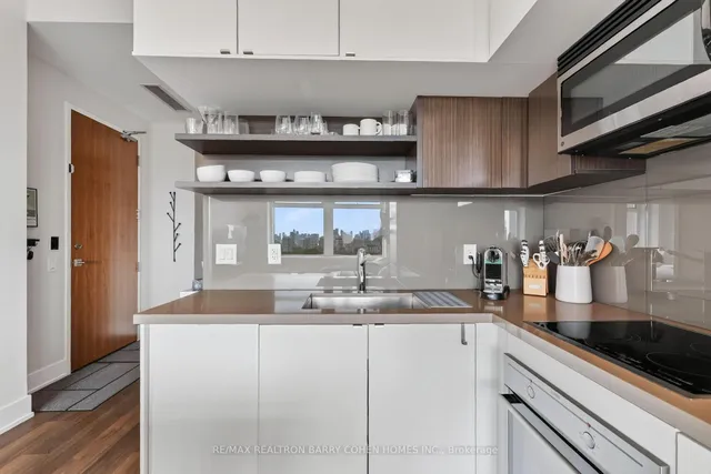 111 St Clair Ave #1018, Toronto 5