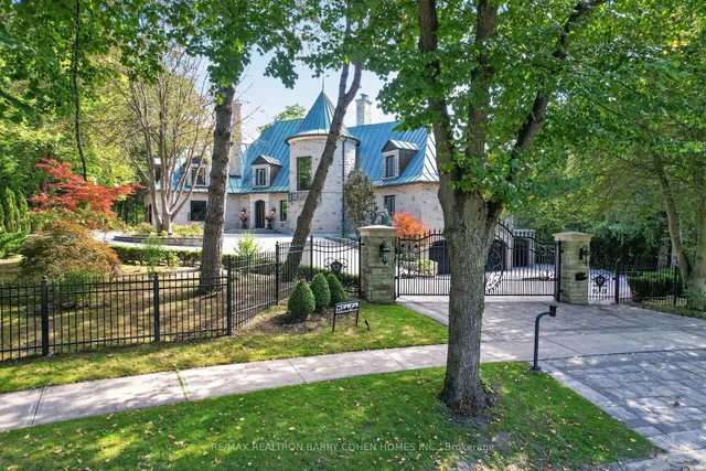25 Tudor Gate, Toronto 4