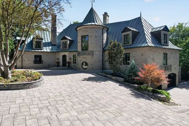 25 Tudor Gate, Toronto 3
