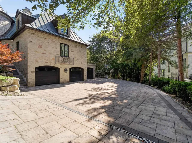 25 Tudor Gate, Toronto 5